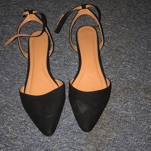 Black flat shoes